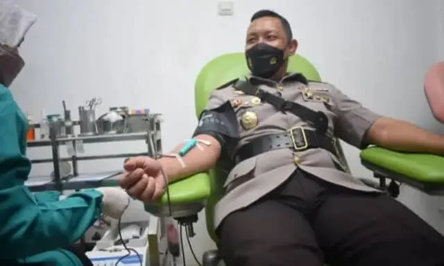 HUT Kota Tangerang, Kapolres Metro Tangerang Kota Lakukan Donor Darah HUT Kota Tangerang, Kapolres Metro Tangerang Kota Lakukan Donor Darah