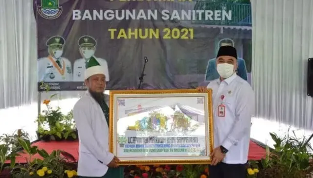 1647931023_871x497 Bupati Tangerang Ahmed Zaki Iskandar bersama KH Endang Suharno.