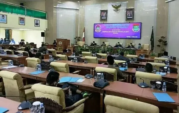 7fe5ef5b-d330-40dc-87c3-9a6ab7a7bb84_copy_600x379 Suasana Paripurna DPRD Kabupaten Tangerang.