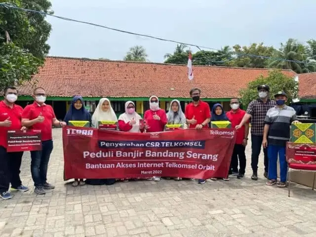 Telkomsel Sigap Salurkan Bantuan Logistik Masyarakat Terdampak di Wilayah Serang Telkomsel Sigap Salurkan Bantuan Logistik Masyarakat Terdampak di Wilayah Serang
