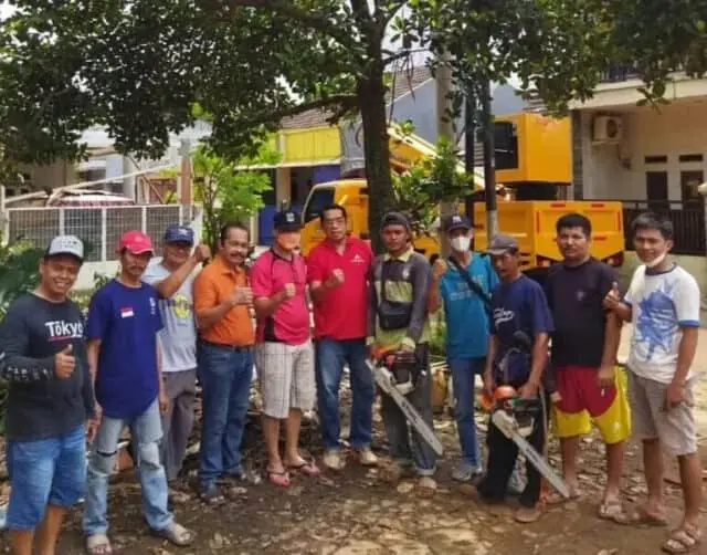 Rispanel Arya DPRD Kabupaten Tangerang Bareng DLHK Ajak Warga Binong Gotong Royong Bersihkan Lingkungan Rispanel Arya DPRD Kabupaten Tangerang Bareng DLHK Ajak Warga Binong Gotong Royong Bersihkan Lingkungan
