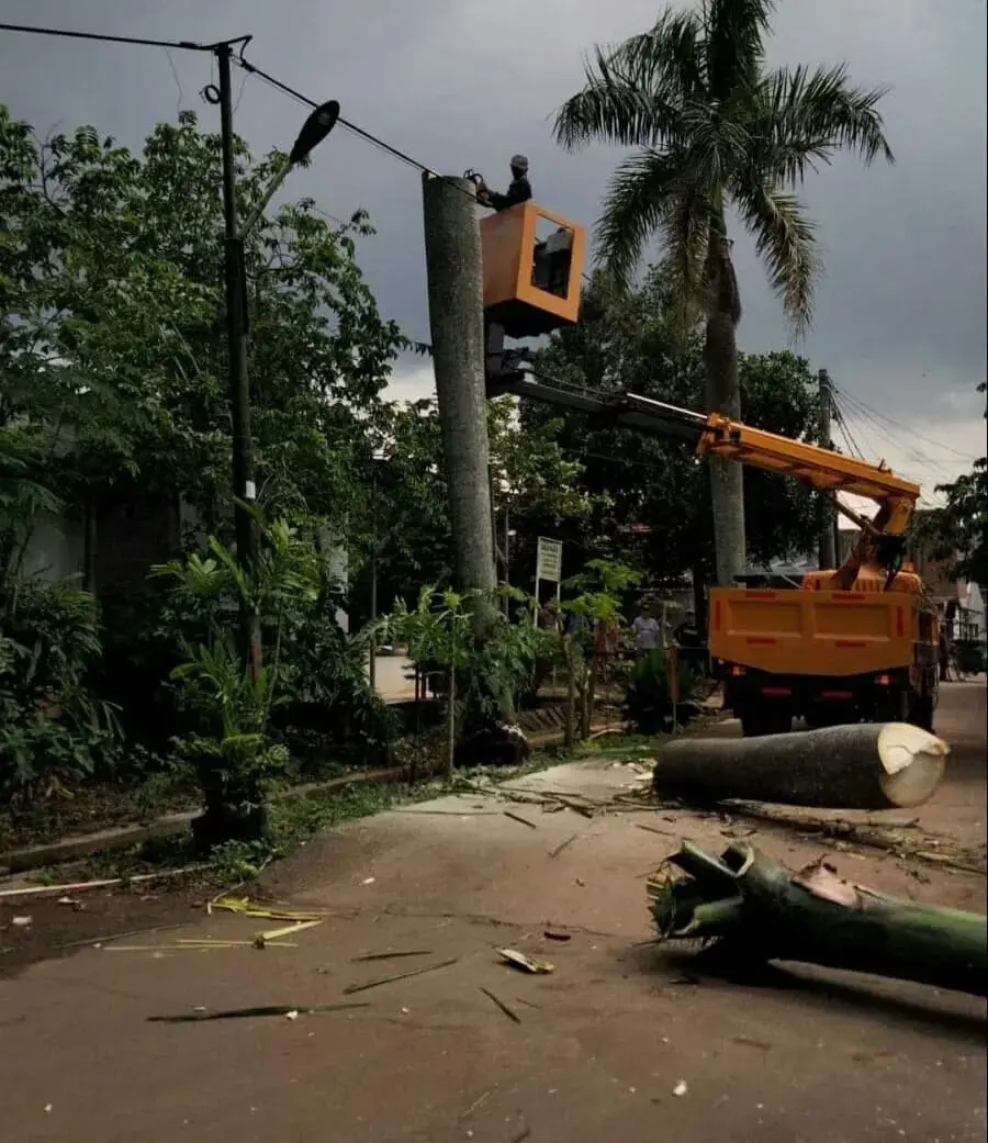 Rispanel Arya DPRD Kabupaten Tangerang Bareng DLHK Ajak Warga Binong Gotong Royong Bersihkan Lingkungan Rispanel Arya DPRD Kabupaten Tangerang Bareng DLHK Ajak Warga Binong Gotong Royong Bersihkan Lingkungan