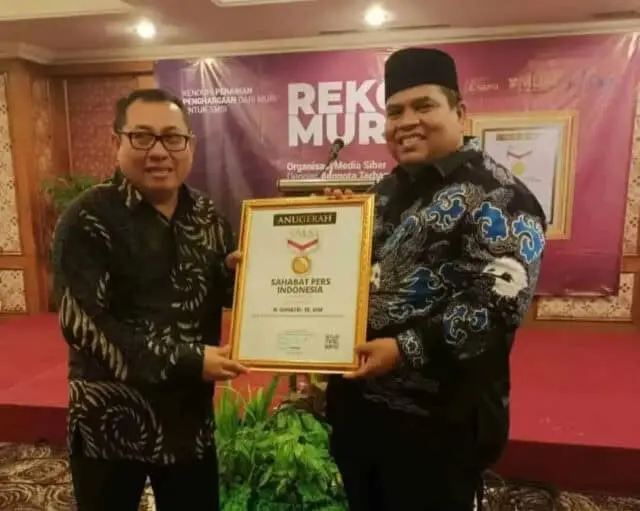 Bupati Padang Pariaman Raih Penghargaan Sahabat Pers Indonesia dari SMSI Bupati Padang Pariaman Raih Penghargaan Sahabat Pers Indonesia dari SMSI