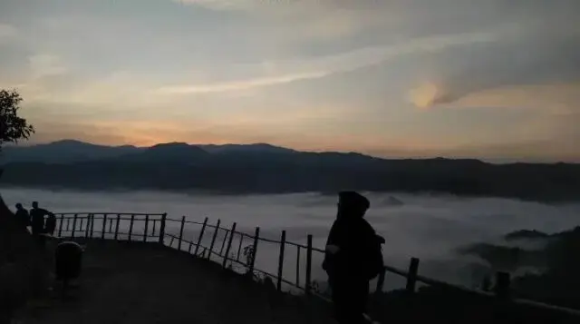 Pesona Gunung Luhur, Negeri di Atas Awan. Cocok Menjadi Tempat Untuk Berkahir Pekan Pesona Gunung Luhur, Negeri di Atas Awan. Cocok Menjadi Tempat Untuk Berkahir Pekan