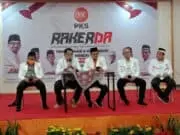 Rakerda PKS Kabupaten Tangerang Targetkan 12 Kursi DPRD dan Rispanel Jadi Bupati Ketua DPD PKS Kabupaten Tangerang Rispanel Arya saat jumpa pers bersama jajaran pimpinan PKS.