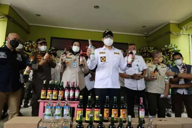 Sita 6.420 Minuman Beralkohol, Wakil Wali Kota Apresiasi Kinerja Satpol PP Sita 6.420 Minuman Beralkohol, Wakil Wali Kota Apresiasi Kinerja Satpol PP