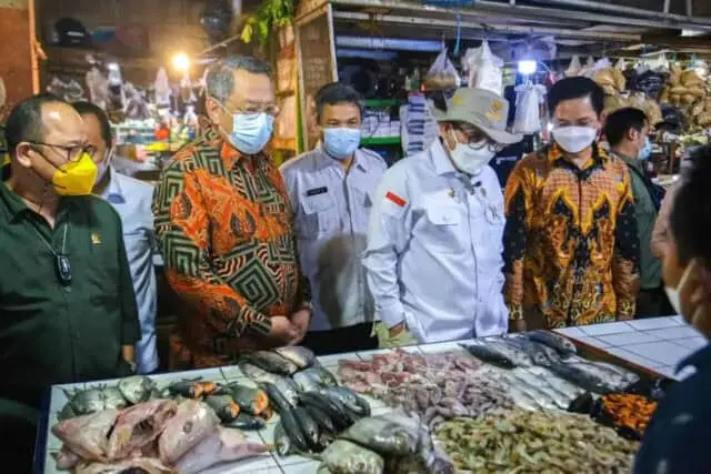 Antisipasi Lonjakan Harga Jelang Ramadhan Wali Kota Bersama Wakil Menteri Pertanian Sidak Pasar Antisipasi Lonjakan Harga Jelang Ramadhan Wali Kota Bersama Wakil Menteri Pertanian Sidak Pasar