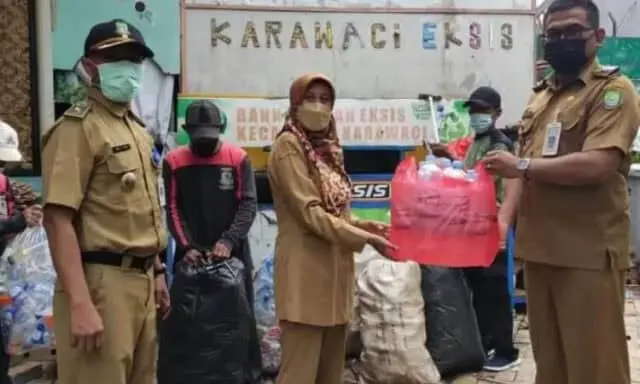 DLH Kota Tangerang Kumpulkan 1.602 Kg Sampah Hasil Sedekah DLH Kota Tangerang Kumpulkan 1.602 Kg Sampah Hasil Sedekah