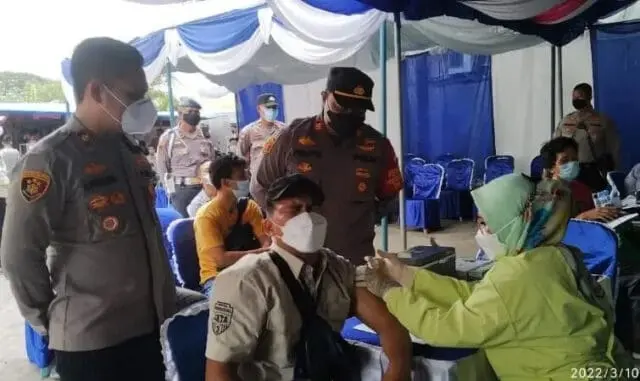 Polsek Karawaci Suntik 500 Kuota Vaksinasi Covid-19 Bagi Pegawai FIF dan Warga Polsek Karawaci Suntik 500 Kuota Vaksinasi Covid-19 Bagi Pegawai FIF dan Warga