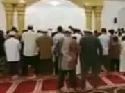 Tren Covid-19 Menurun, Shaf Shalat Berjamaah Disarankan Kembali Dirapatkan Tren Covid-19 Menurun, Shaf Shalat Berjamaah Disarankan Kembali Dirapatkan