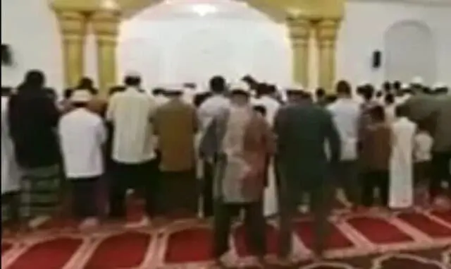Tren Covid-19 Menurun, Shaf Shalat Berjamaah Disarankan Kembali Dirapatkan