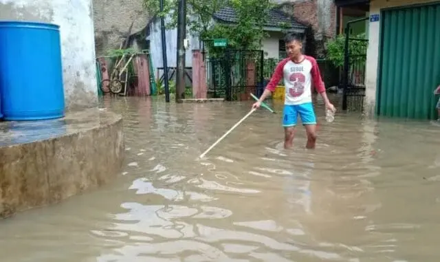 Kesal Jadi Langganan Banjir, Warga Binong Kabupaten Tangerang Minta Pemkab Bertindak Kesal Jadi Langganan Banjir, Warga Binong Kabupaten Tangerang Minta Pemkab Bertindak