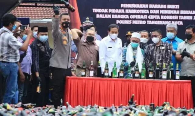 Jelang Puasa, Pemusnahan Narkotika dan Ribuan Botol Miras Polrestro Tangerang Kota Jelang Puasa, Pemusnahan Narkotika dan Ribuan Botol Miras Polrestro Tangerang Kota