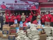Baguna DPC PDI Perjuangan Kabupaten Tangerang Berikan Bantuan Untuk Korban Banjir di Serang Badan Penanggulangan Bencana (Baguna) DPC PDI Perjuangan Kabupaten Tangerang saat akan menyalurkan bantuan ke para korban banjir di Serang.