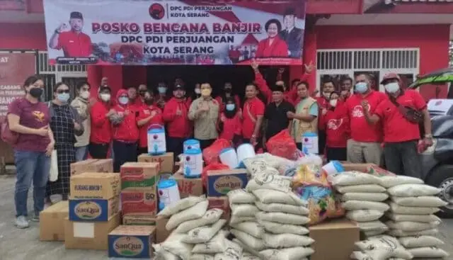 WhatsApp-Image-2022-03-05-at-15.12.01-750x430 Badan Penanggulangan Bencana (Baguna) DPC PDI Perjuangan Kabupaten Tangerang saat akan menyalurkan bantuan ke para korban banjir di Serang.