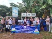 Disdukcapil Lebak Lakukan Pelayanan Keliling ke Masyarakat Desa Disdukcapil Kabupaten Lebak lakukan pelayanan keliling.