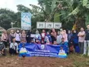 Disdukcapil Lebak Lakukan Pelayanan Keliling ke Masyarakat Desa Disdukcapil Kabupaten Lebak lakukan pelayanan keliling.