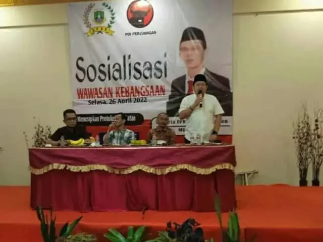 0_7d9131c813fb4ad6ae6c7ad810befef6_copy_800x600 H.Irvansyah Ketua DPC PDI Perjuangan Kabupaten Tangerang saat menyampaikan sambutannya dalam kegiatan sosialisasi wawasan kebangsaan yang digelar Dewan Muhlis.