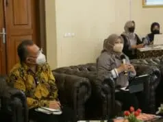 Pemkab Pandeglang Tawarkan Investasi Pengelolaan Kawasan Industri ke PT Jababeka Tbk Bupati Pandeglang Irna Narulita dan Direktur PT. Jababeka Tbk Hyanto Wihadhi saat membahas investasi kawasan industri.