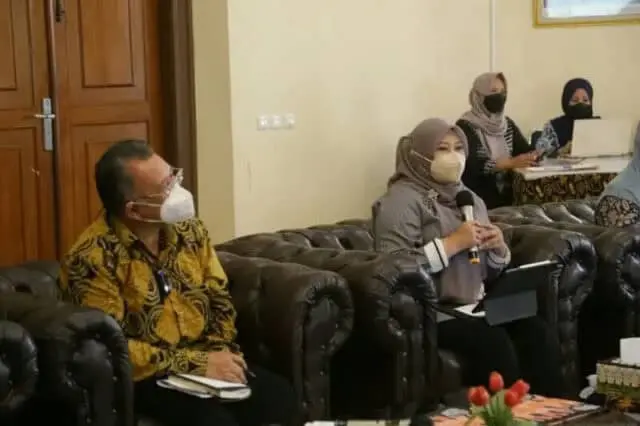 IMG-20220407-WA0050_copy_800x533 Bupati Pandeglang Irna Narulita dan Direktur PT. Jababeka Tbk Hyanto Wihadhi saat membahas investasi kawasan industri.