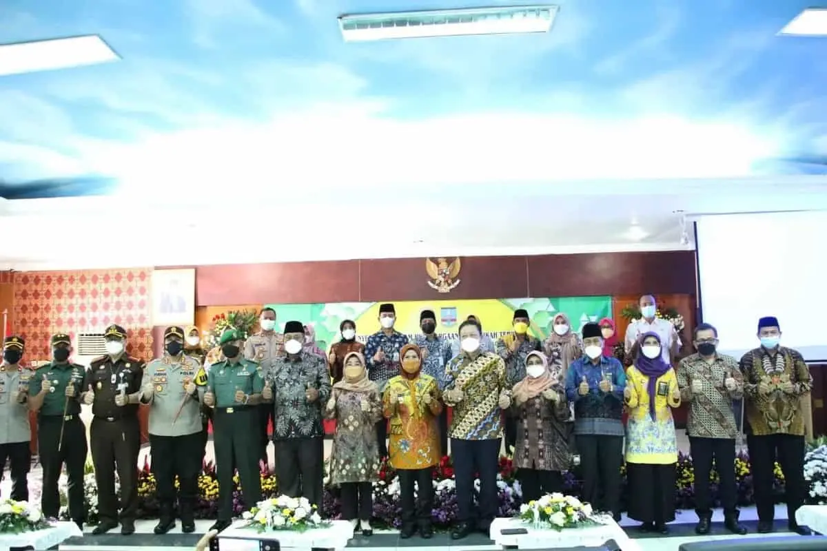 Bupati Serang Ratu Tatu Chasanah Raih Penghargaan dari Mahkamah Agung Bupati Serang Ratu Tatu Chasanah Raih Penghargaan dari Mahkamah Agung