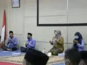 Bupati Irna Ajak Seluruh Jajaran PNS Pandeglang Mengaji Al Qur’an dan Perbanyak Beribadah Bupati Pandeglang Irna Narulita bersama jajarannya saat mengaji Al Qur'an.