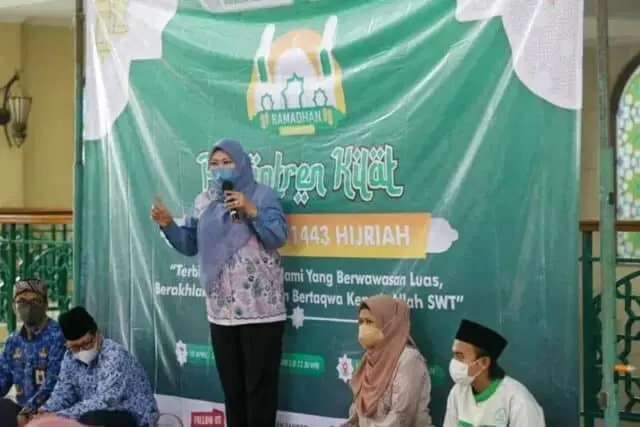 IMG-20220418-WA0071_copy_800x534 Bupati Pandeglang Irna Narulita saat membuka Pesantren Kilat Ramadan 1443 H/2022 Masjid Agung Ar-rahman.