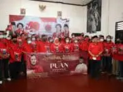 Ananta Wahana Salurkan Ribuan Paket Sembako Bantuan Puan Maharani di Tangerang Raya Ananta Wahana saat menyalurkan paket sembako bantuan Puan Maharani ke DPC PDI Perjuangan Kabupaten Tangerang.