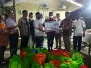 Yayasan Padepokan Kebangsaan Karang Tumaritis Bareng Perusahaan Gas Negara salurkan Ribuan Paket Sembako untuk Warga Anggota DPR RI Ananta Wahana bersama Jajaran direksi PT Perusahaan Gas Negara Tbk saat menyerahkan CSR bantuan paket sembako untuk warga.