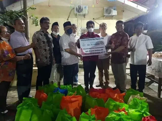 IMG-20220424-WA0048_copy_640x480 Anggota DPR RI Ananta Wahana bersama Jajaran direksi PT Perusahaan Gas Negara Tbk saat menyerahkan CSR bantuan paket sembako untuk warga.