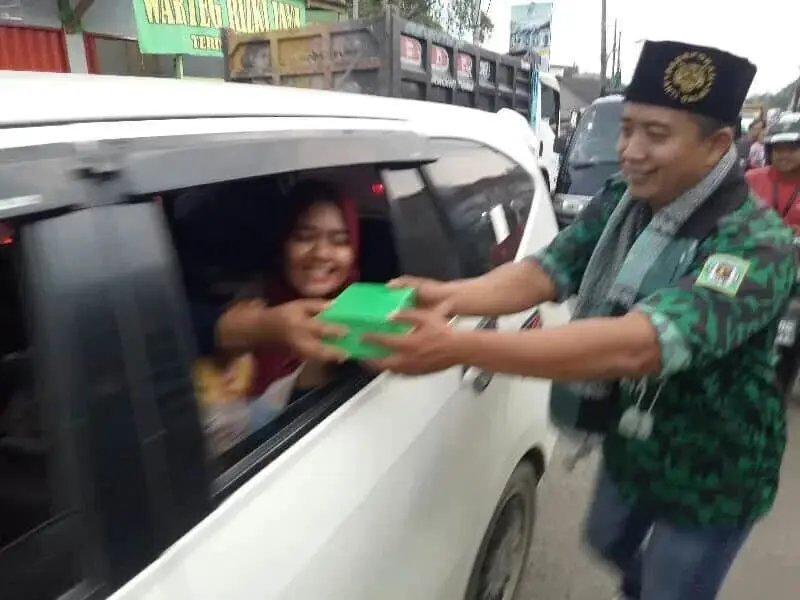 Semarak Ramadhan, GPK Sayap DPC PPP Kabupaten Tangerang Bagi-bagi Takjil di Panongan Semarak Ramadhan, GPK Sayap DPC PPP Kabupaten Tangerang Bagi-bagi Takjil di Panongan