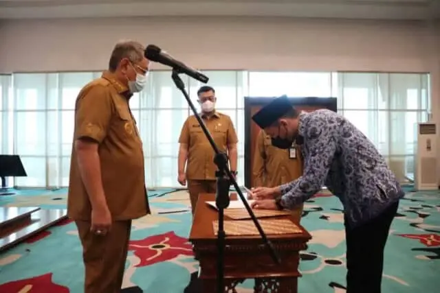 Wali Kota Tangsel Pimpin Sumpah Jabatan PNS Baru Wali Kota Tangsel Pimpin Sumpah Jabatan PNS Baru