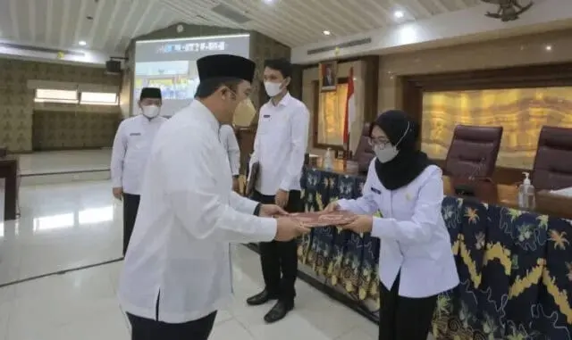 Wali Kota Tangerang Serahkan SK CPNS Tahun 2021 Wali Kota Tangerang Serahkan SK CPNS Tahun 2021