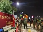 Satpol PP Tertibkan Reklame Tak Berizin Satpol PP Tertibkan Reklame Tak Berizin