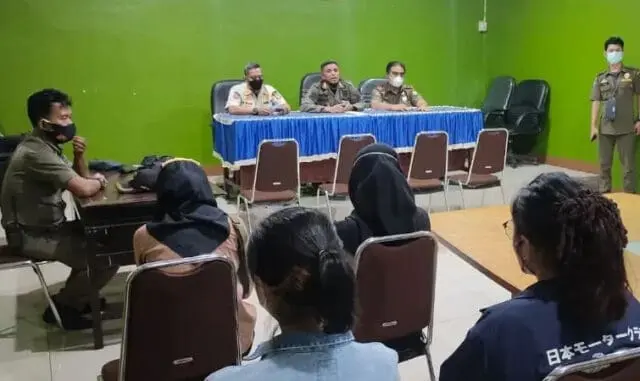 Parah Jasa! 4 Pasangan Mesum di Bulan Suci Ramadhan Dicokok Satpol PP di Hotel Parah Jasa! 4 Pasangan Mesum di Bulan Suci Ramadhan Dicokok Satpol PP di Hotel
