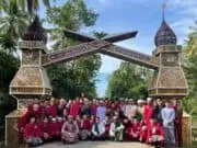 Pemuda dan Pemudi di Patani Menyambut Idul Fitri 1443H, dengan Berpakaian Melayu Pemuda dan Pemudi di Patani Menyambut Idul Fitri 1443H, dengan Berpakaian Melayu