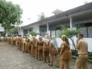 Wabup Tanto Sebut Pandeglang Sudah Zero Case, Capaian Vaksin Boster pun Diminta Ditingkatkan Momen halal bihalal Idul Fitri di apel pagi Sekretariat Daerah (Setda) Pandeglang, Senin (9/4/2022).