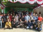 Ratusan Alumni Eks Karyawan PT Doson Indonesia Adakan Temu Kangen, Ananta Wahana Eks Managernya Turut Memfasilitasi Ananta Wahana saat foto bersama para rekan alumni karyawan eks PT Doson Indonesia.
