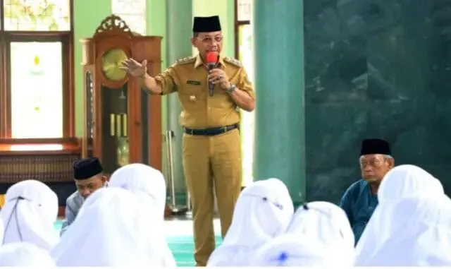 Sachrudin Lepas Rombongan Pesantren Gontor Jatim Sachrudin Lepas Rombongan Pesantren Gontor Jatim