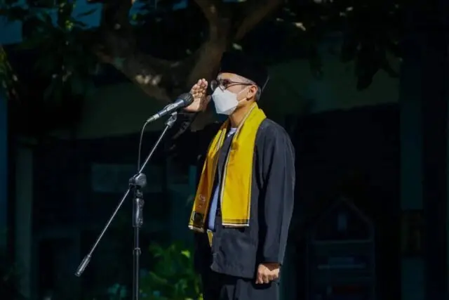Wakil Wali Kota Pimpin Upacara Peringatan Hardiknas Wakil Wali Kota Pimpin Upacara Peringatan Hardiknas