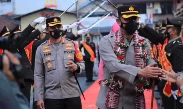 Dua Kapolres Saling Mendo'akan Dua Kapolres Saling Mendo'akan