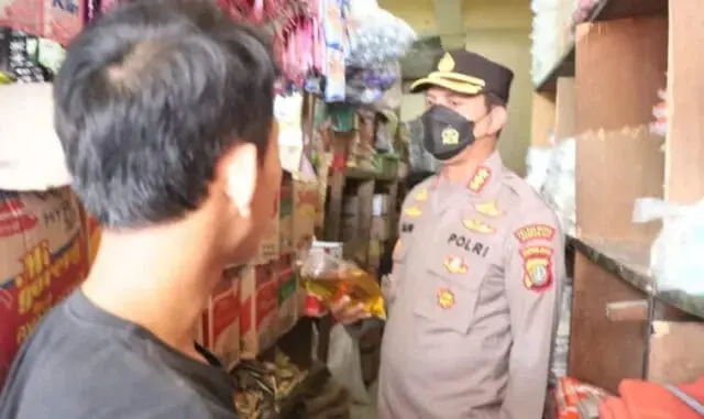 Sidak Pasar, KBP Zain Dwi Nugroho Imbau Pedagang Jual Migor Sesuai Aturan Pemerintah Sidak Pasar, KBP Zain Dwi Nugroho Imbau Pedagang Jual Migor Sesuai Aturan Pemerintah