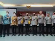 Berprestasi, Dua Bhabinkamtibmas Polsek Neglasari Diganjar Penghargaan