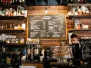 5 Alasan Mahasiswa Sering Mengerjakan Tugas di Coffee Shop 5 Alasan Mahasiswa Sering Mengerjakan Tugas di Coffee Shop