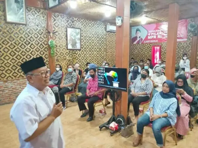 IMG-20220612-WA0052_copy_800x600 Anggota MPR RI, Ananta Wahana saat memberikan sambutannya.