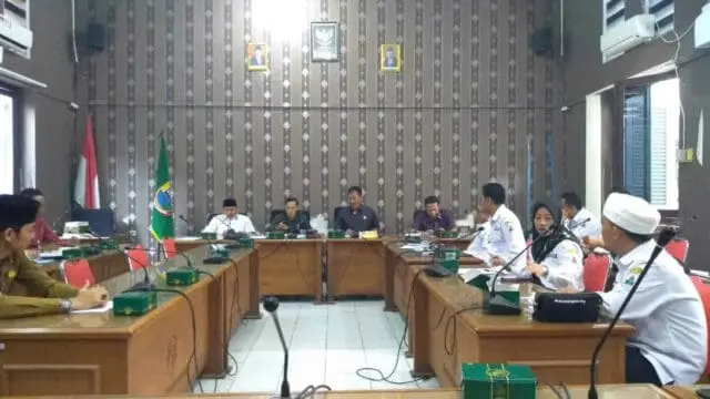 Apdesi Lebak Datangi Komisi I DPRD, Keluhkan Sistem Bank BJB Persulit Kades Apdesi Lebak Datangi Komisi I DPRD, Keluhkan Sistem Bank BJB Persulit Kades
