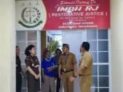 Kejaksaan Negeri Kabupaten Tangerang Hentikan Kasus Pencurian Handphone di Cikupa Secara ‘Restorative Justice’ Kepala Kejari Kabupaten Tangerang Nova Elida Saragih saat di Imah RJ 'restorative justice'.