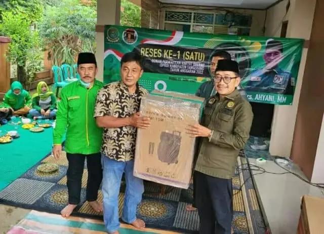 IMG-20220624-WA0071_copy_800x577 Ahyani Anibhani Anggota DPRD Kabupaten Tangerang fraksi PPP saat bersama warga dalam kegiatan reses.