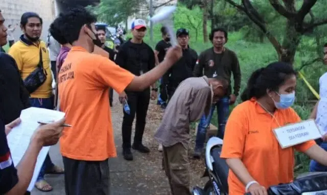 34 Adegan Diperagakan Tersangka Pembunuhan di GLC, Dipalu dan Disayat Cutter 34 Adegan Diperagakan Tersangka Pembunuhan di GLC, Dipalu dan Disayat Cutter