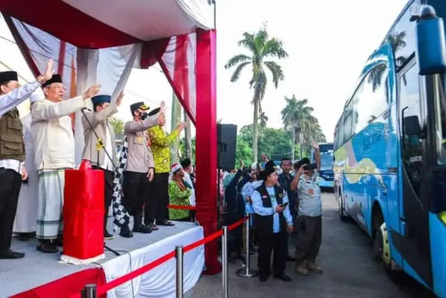 Wali Kota Lepas Keberangkatan 389 Calon Jemaah Haji Asal Tangsel Wali Kota Lepas Keberangkatan 389 Calon Jemaah Haji Asal Tangsel
